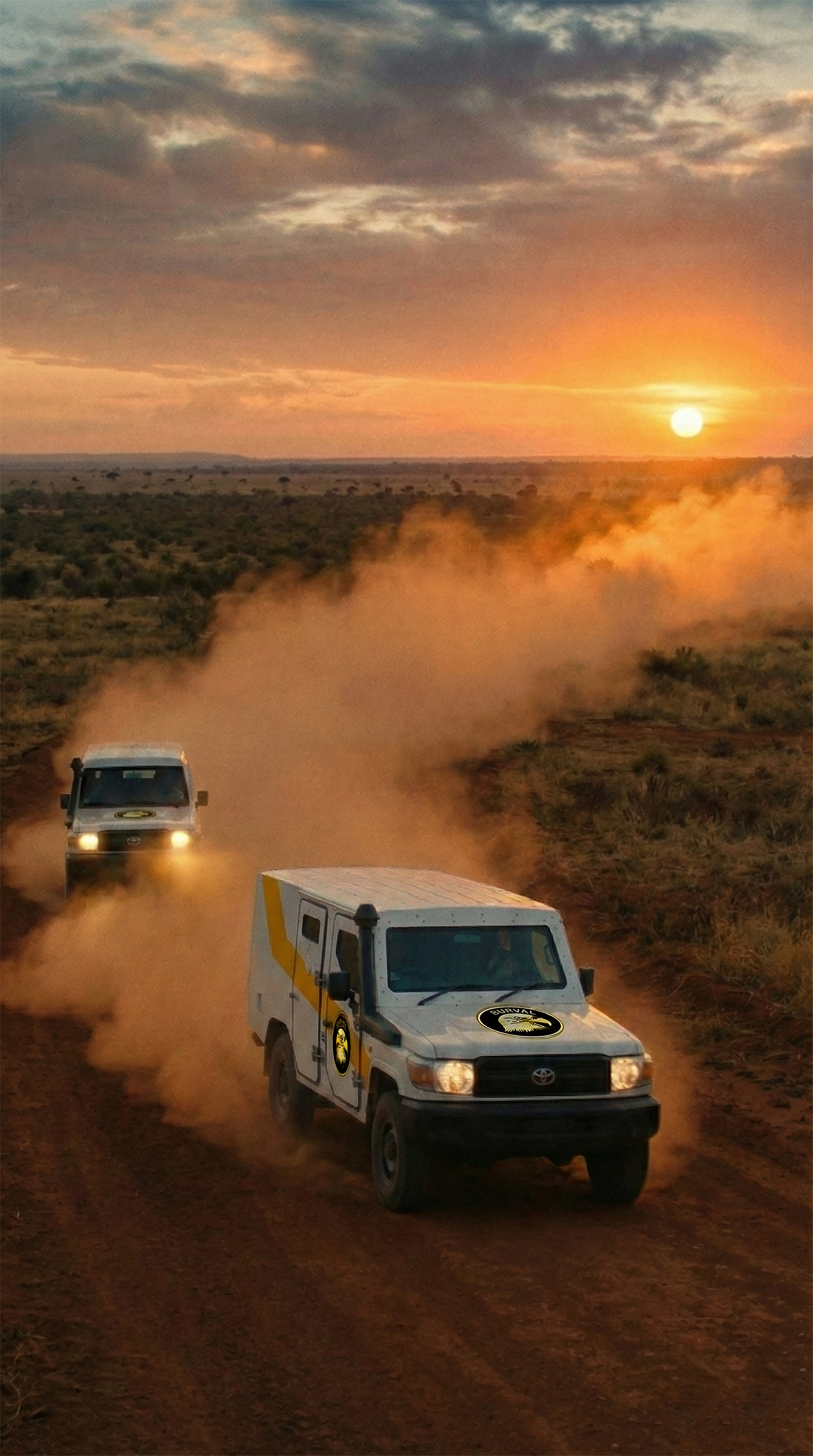 Convoi BURVAL au crépuscule — Équipe de convoyeurs en mission